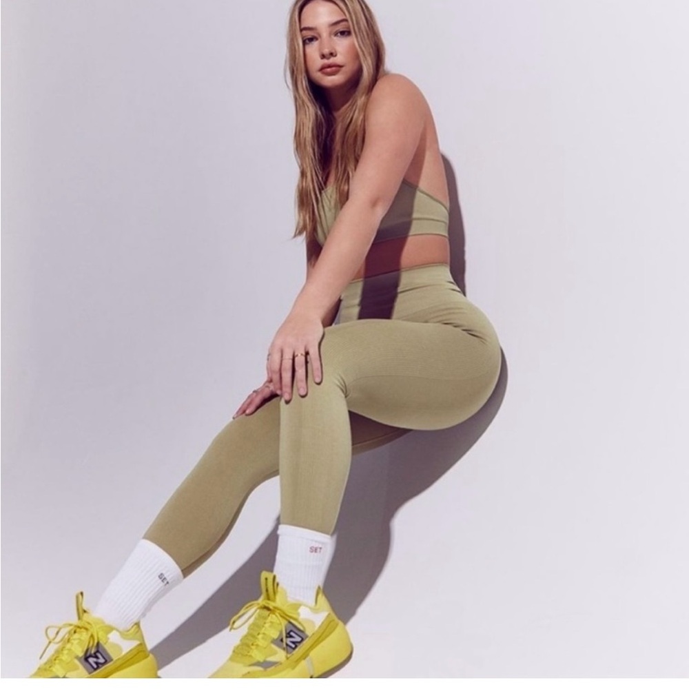 Set Active by Madelyn Cline Leggings Smooth Green Small